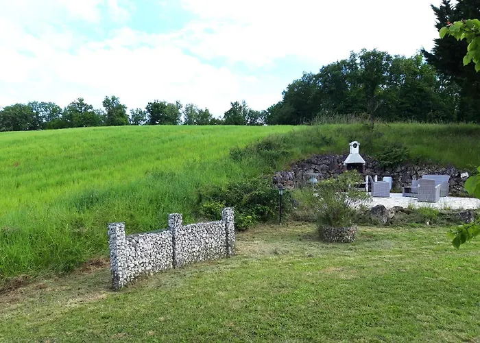 ゲストハウス L'ermitage Betcave-Aguin